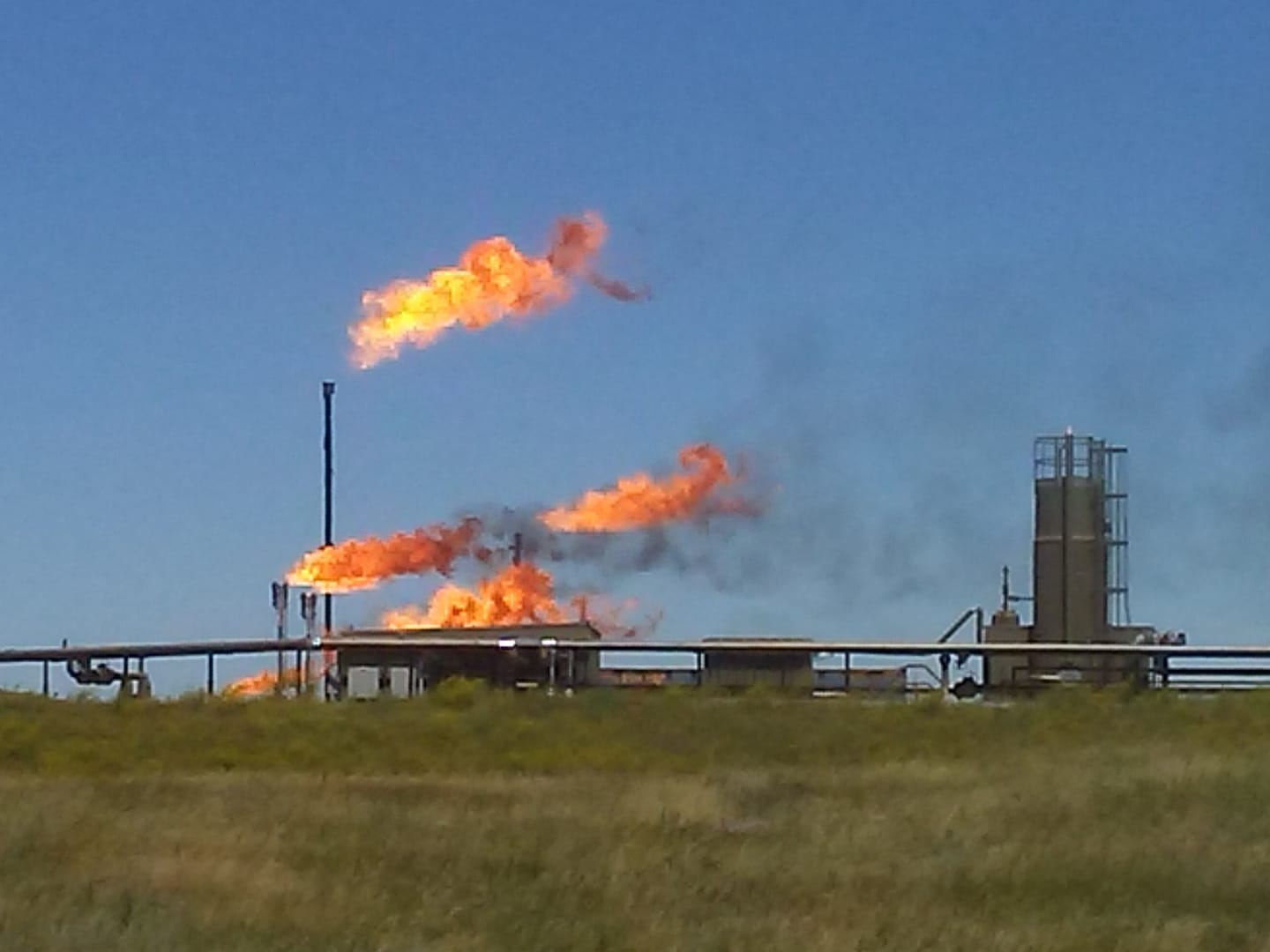 flaring in north dakota oilfield